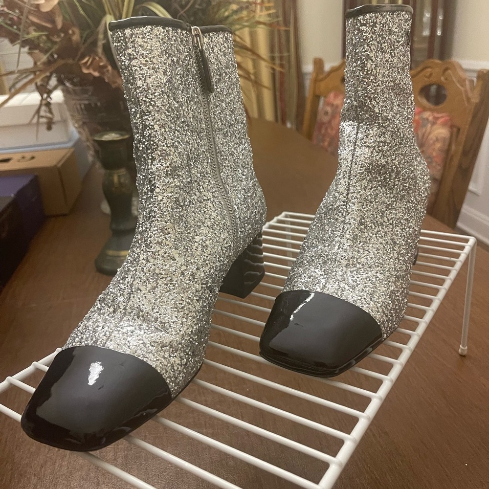 Chanel booties black with glitter; Outstanding condition